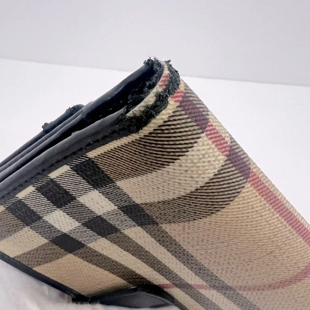 BURBERRY WOMEN’S WALLET, CLASSIC BURBERRY COLORS AND DESIGN - Picture 12 of 16